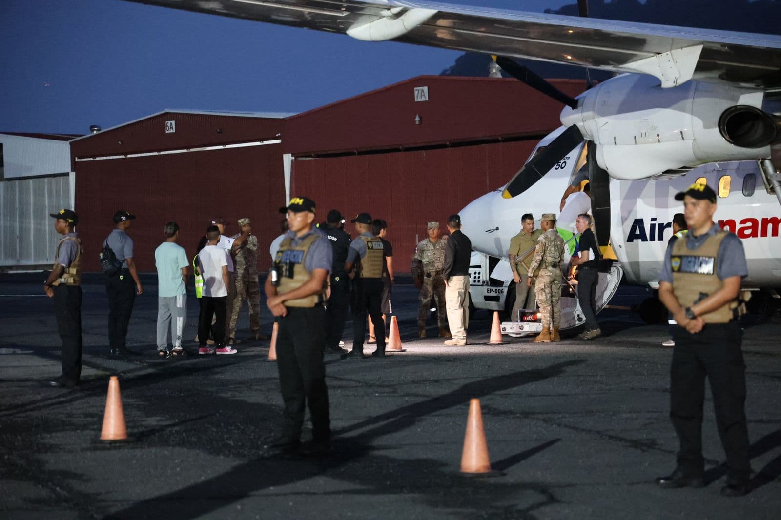 Panamá deportó a 29 migrantes ilegales del Darién