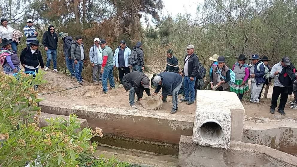 Comuneros de Tacna bloquean bocatoma de agua a Moquegua