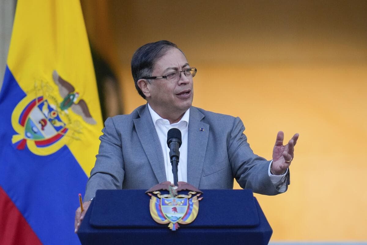Ordenan suspensión provisional de Gustavo Petro en Colombia