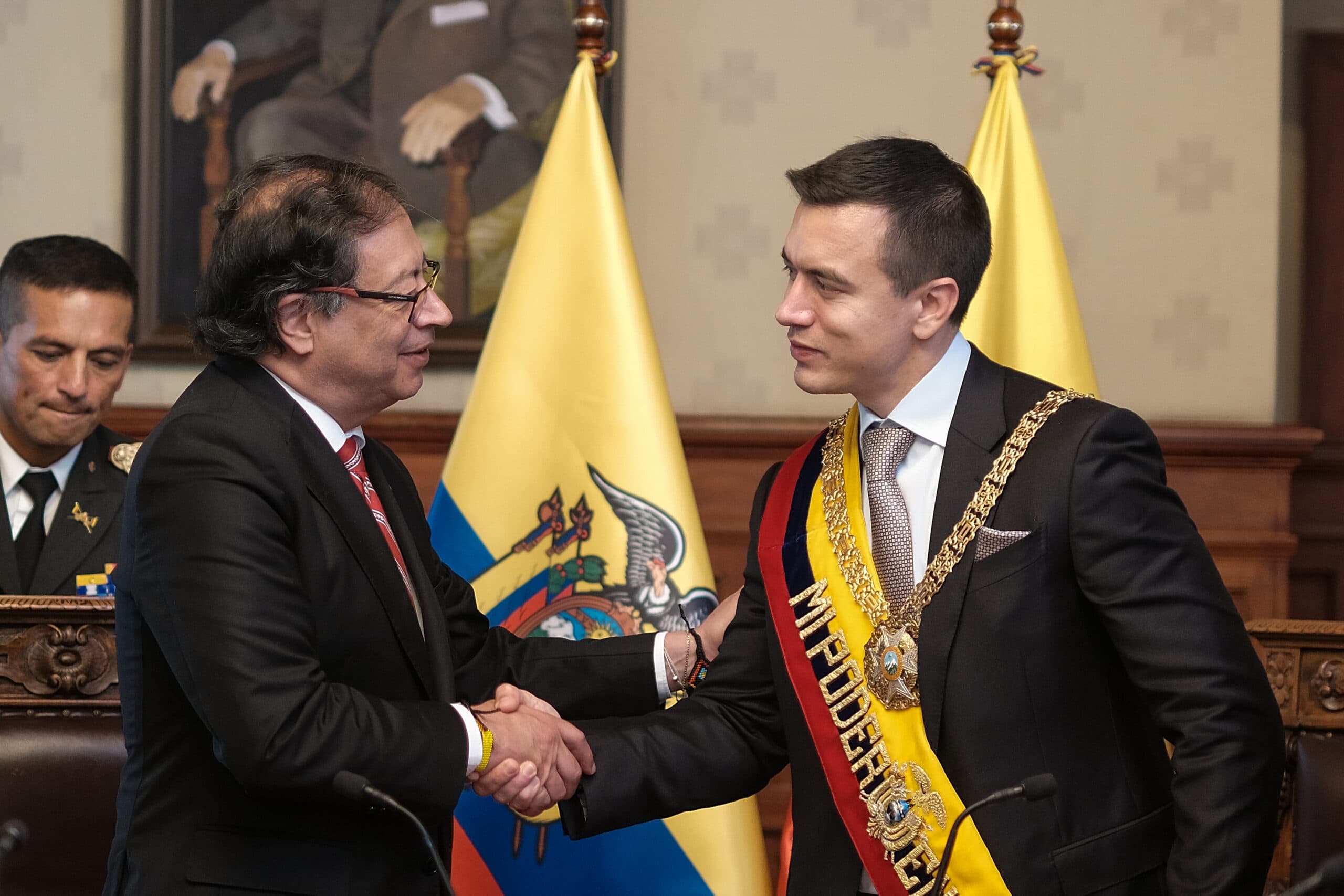 Colombia responde a Ecuador con aranceles del 30 % a productos