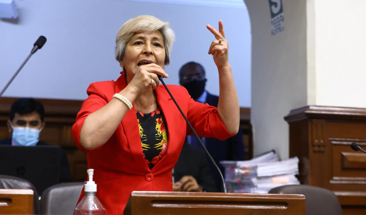 Comisión de Ética aprueba denunciar de oficio a María Agüero