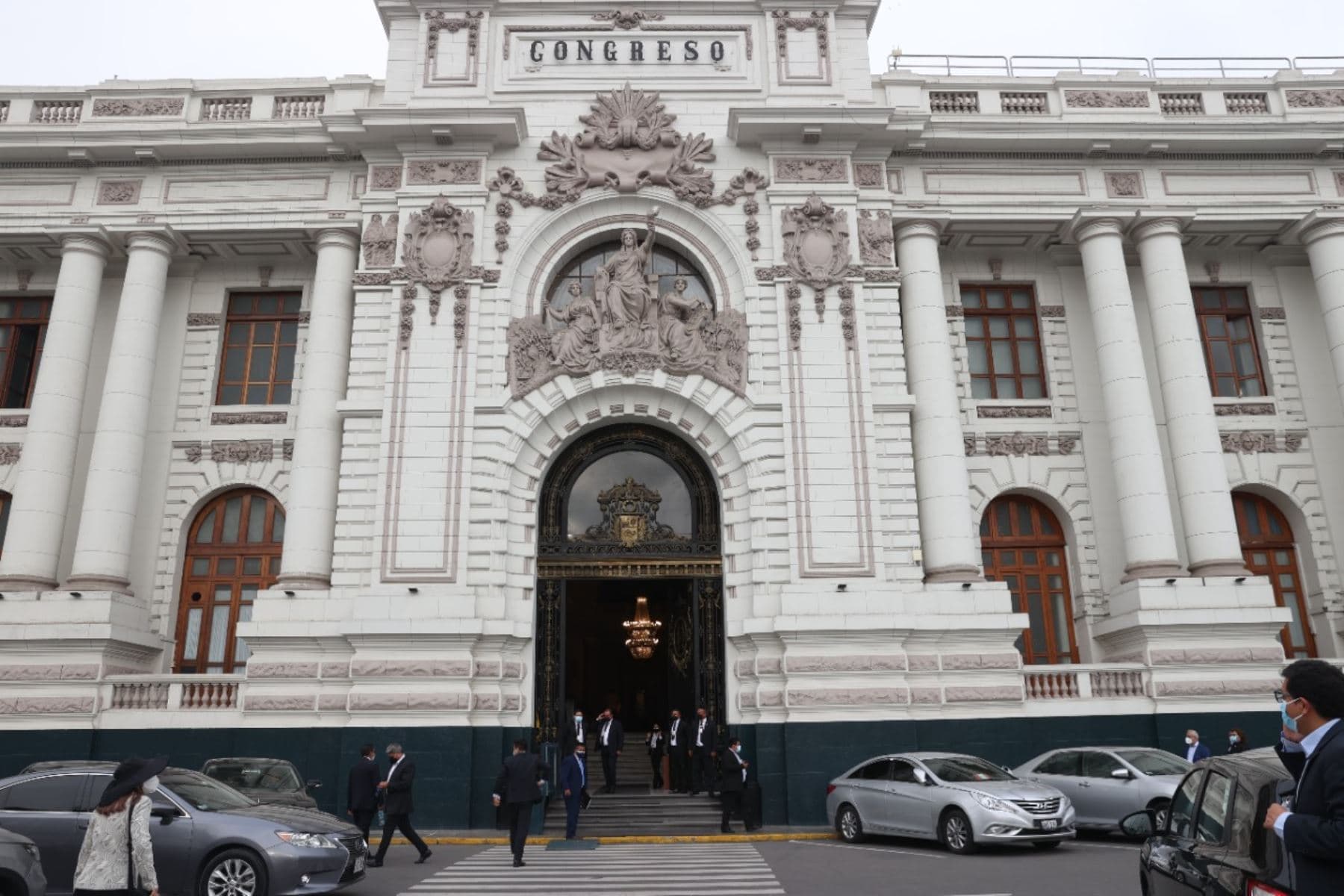Anularían pensión a expresidentes acusados de corrupción