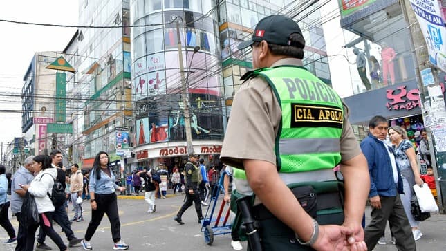 Gobierno pagará a policías que patrullen en franco o vacaciones