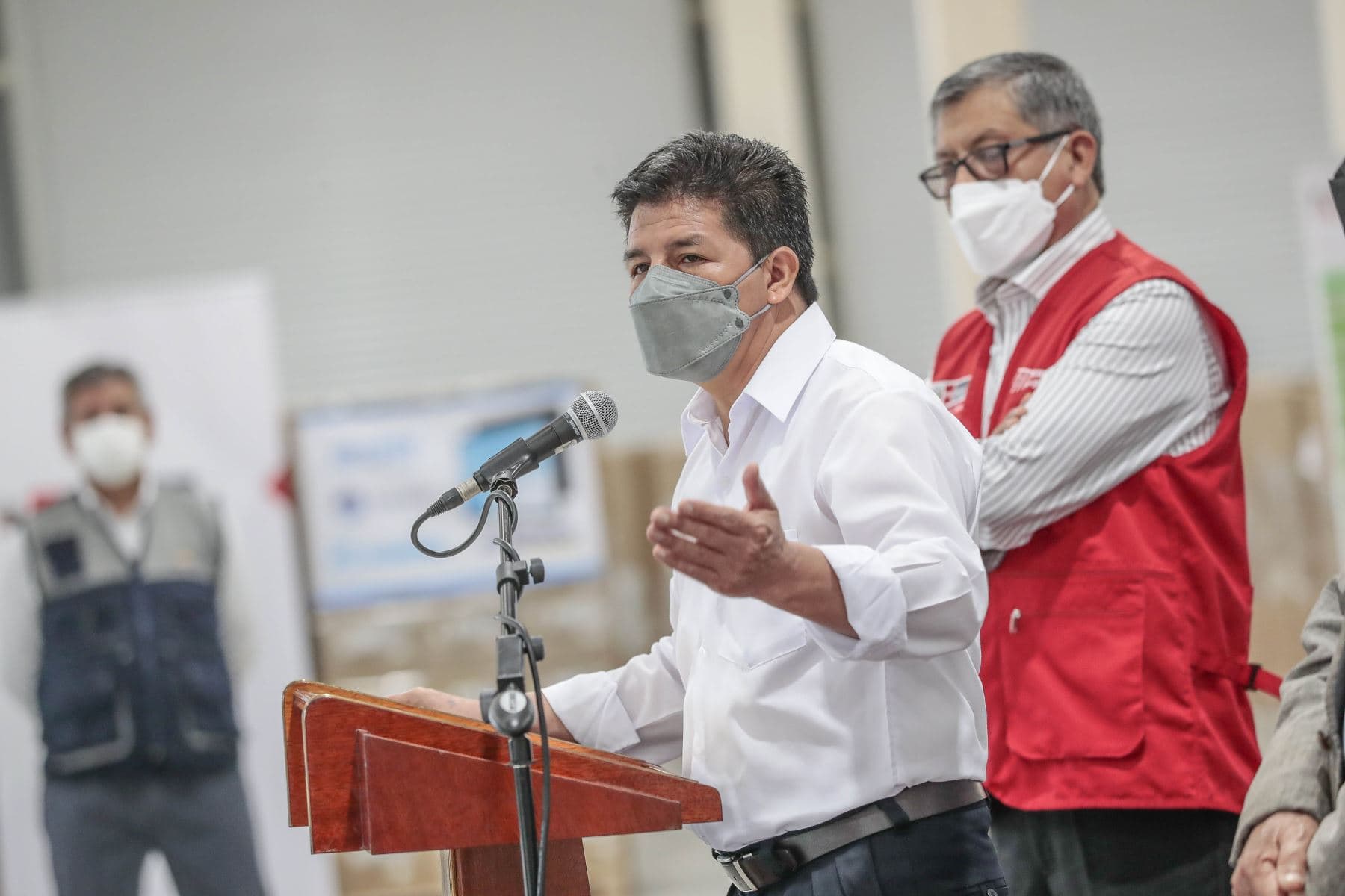 Castillo pide que se apruebe proyecto para que corruptos no postulen