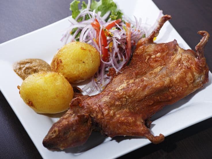 La tradición de la “zorra del cuy” en Arequipa: el juego de suerte en la mesa