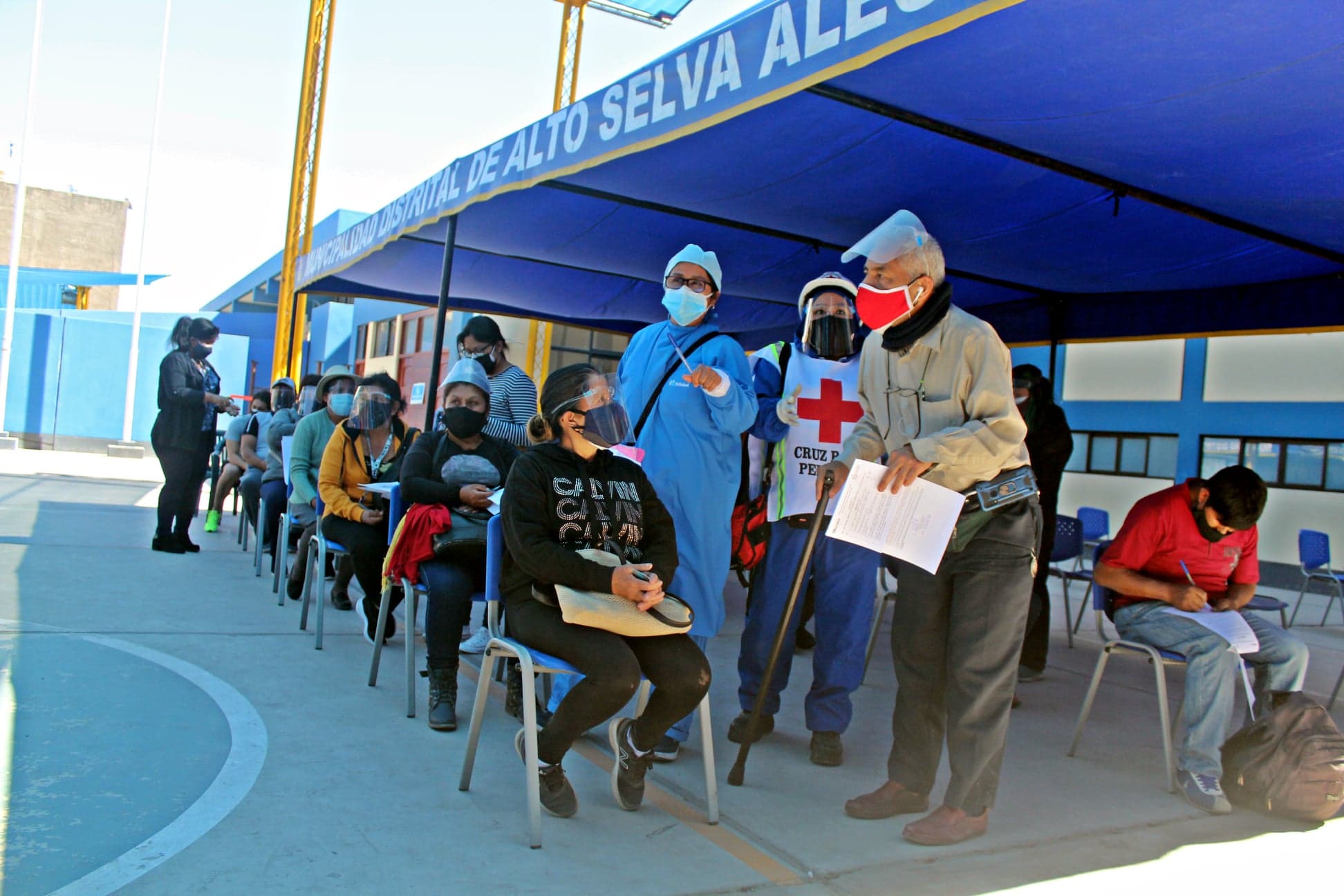 Inicia vacunación a docentes rurales de Arequipa