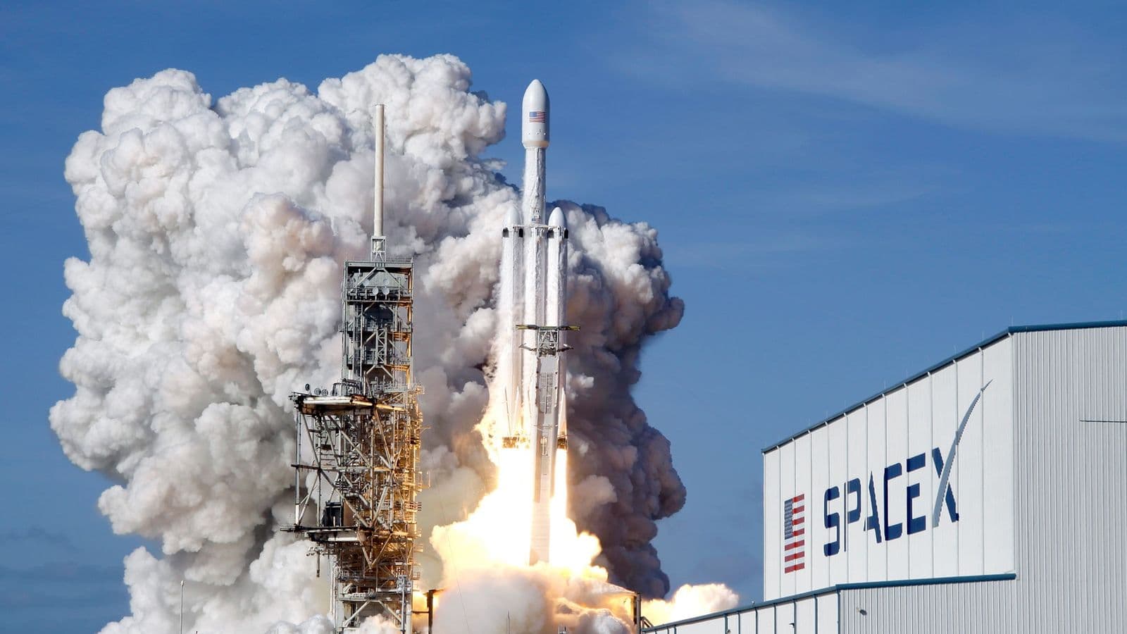 Lanzan misión que traerá de regreso a astronautas varados