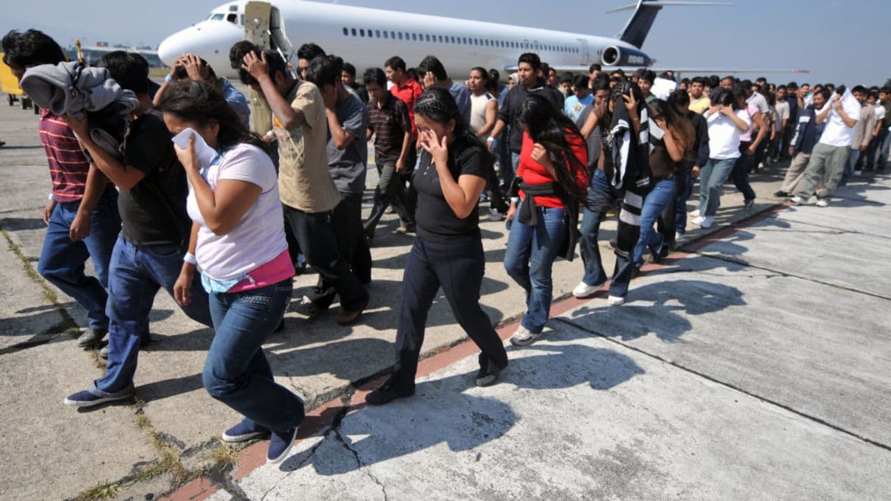 Tribunal autoriza a Trump retomar deportaciones aceleradas