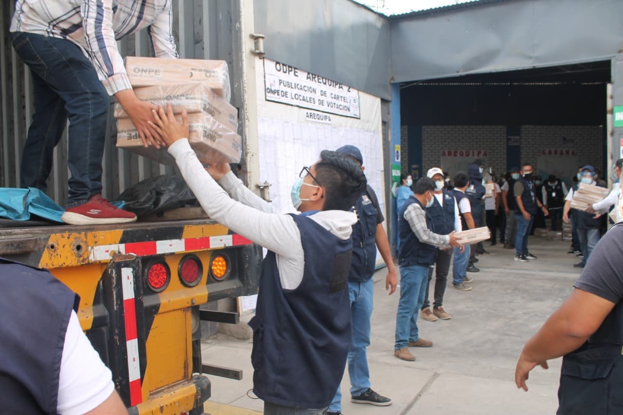 Arequipa recibe material para elecciones del 6 de junio
