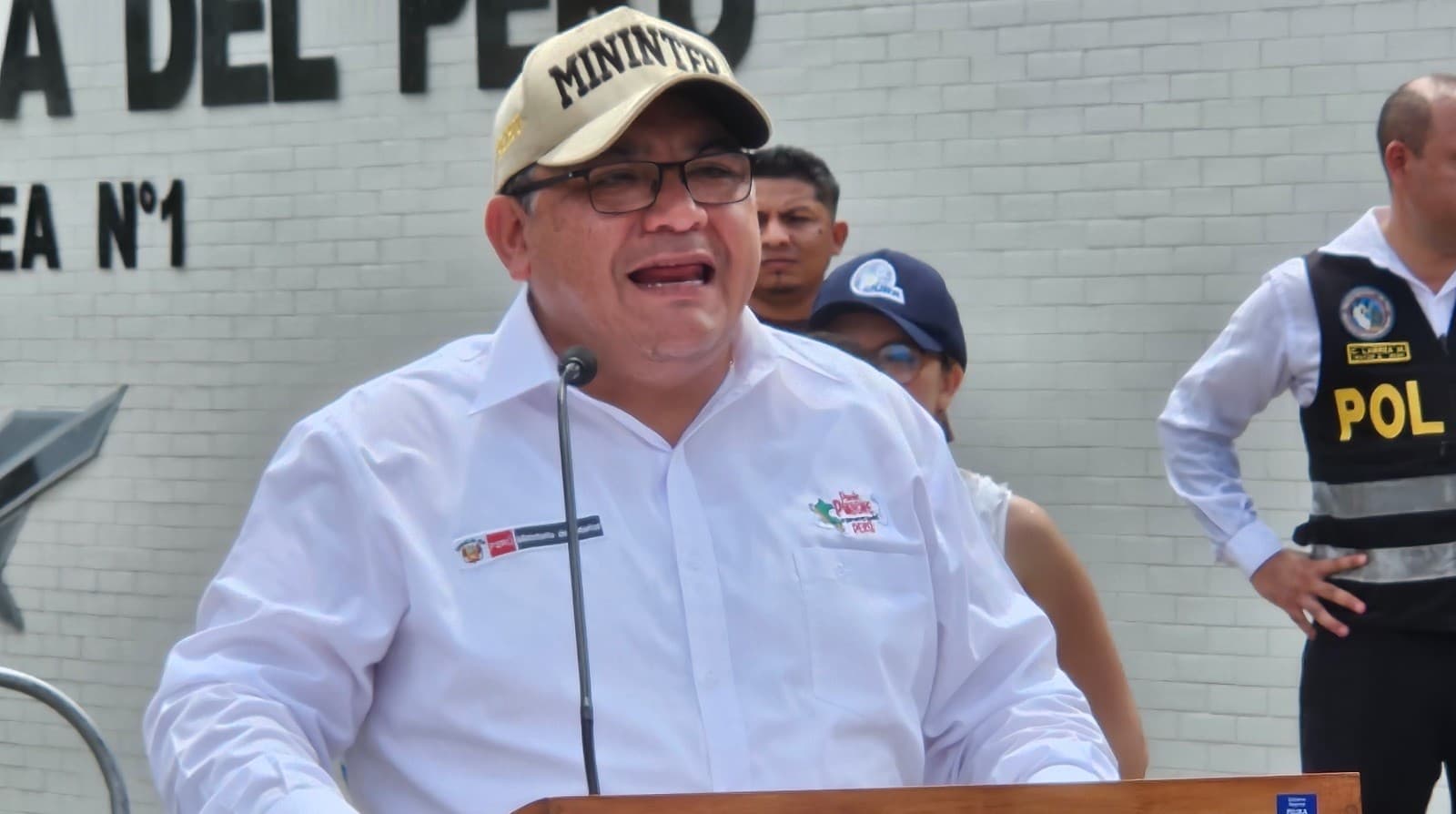 Ministro Santiváñez asiste hoy al Congreso previo a censura