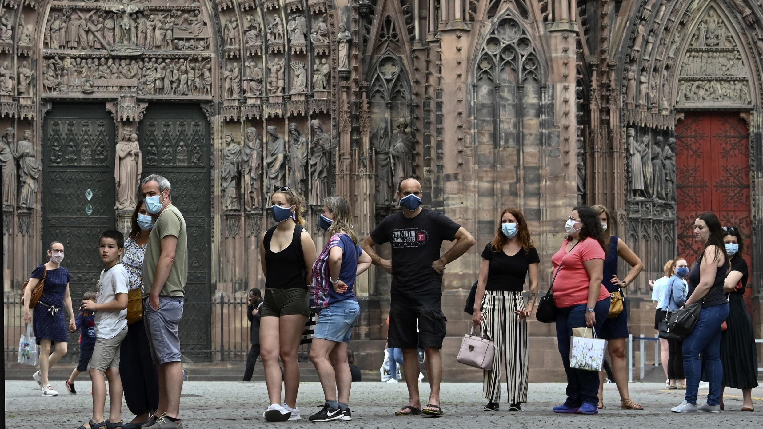 COVID-19: Nueva York y París toman medidas para enfrentar rebrote