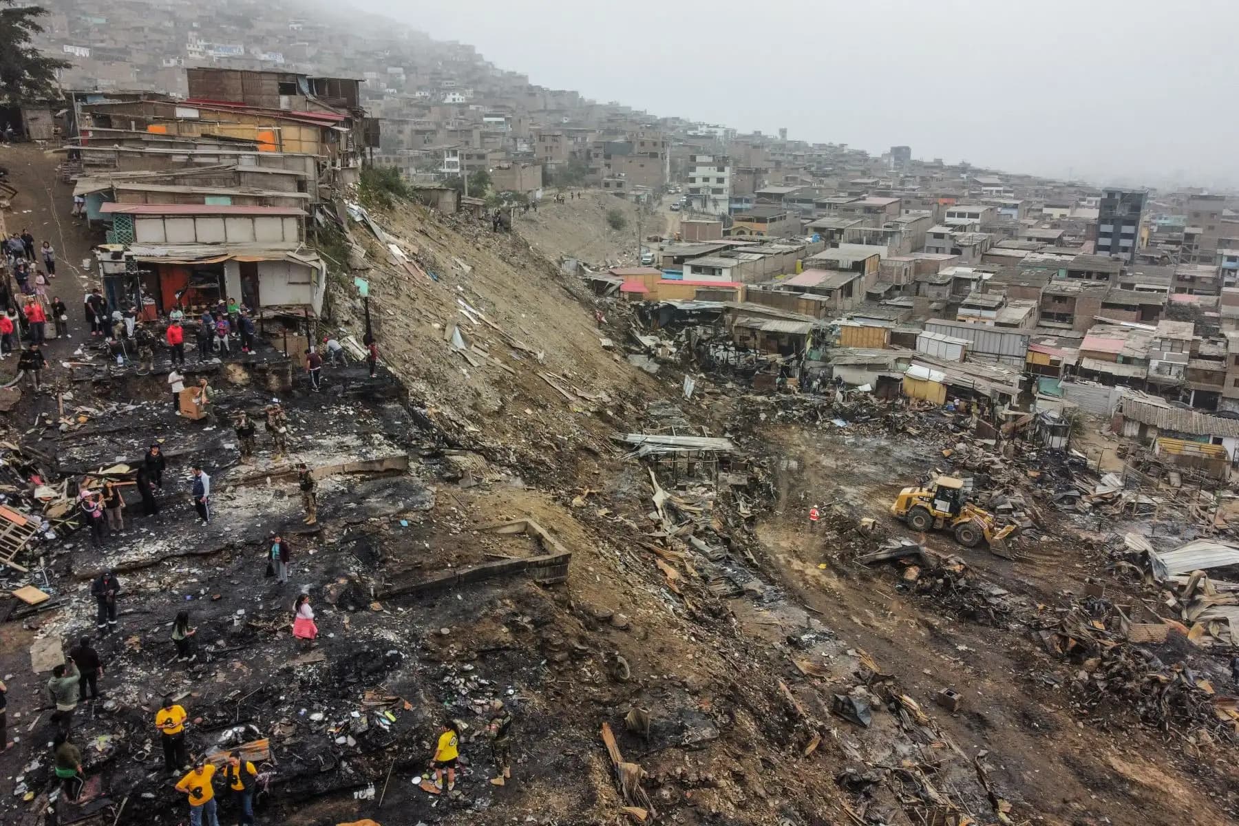 Incendio dejó 80 casas afectadas y 250 damnificados en la capital