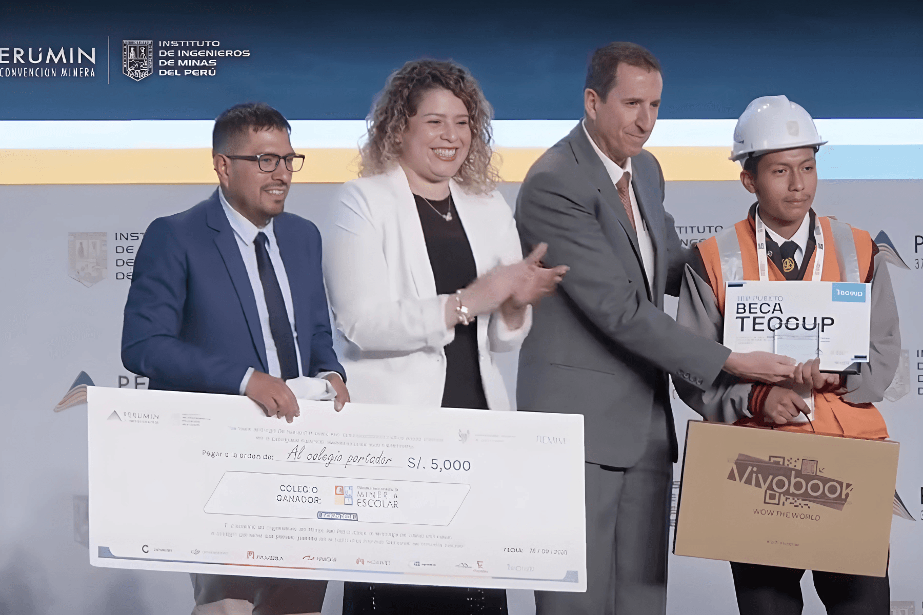 Escolares obtienen becas Tecsup en Premio de Minería Escolar