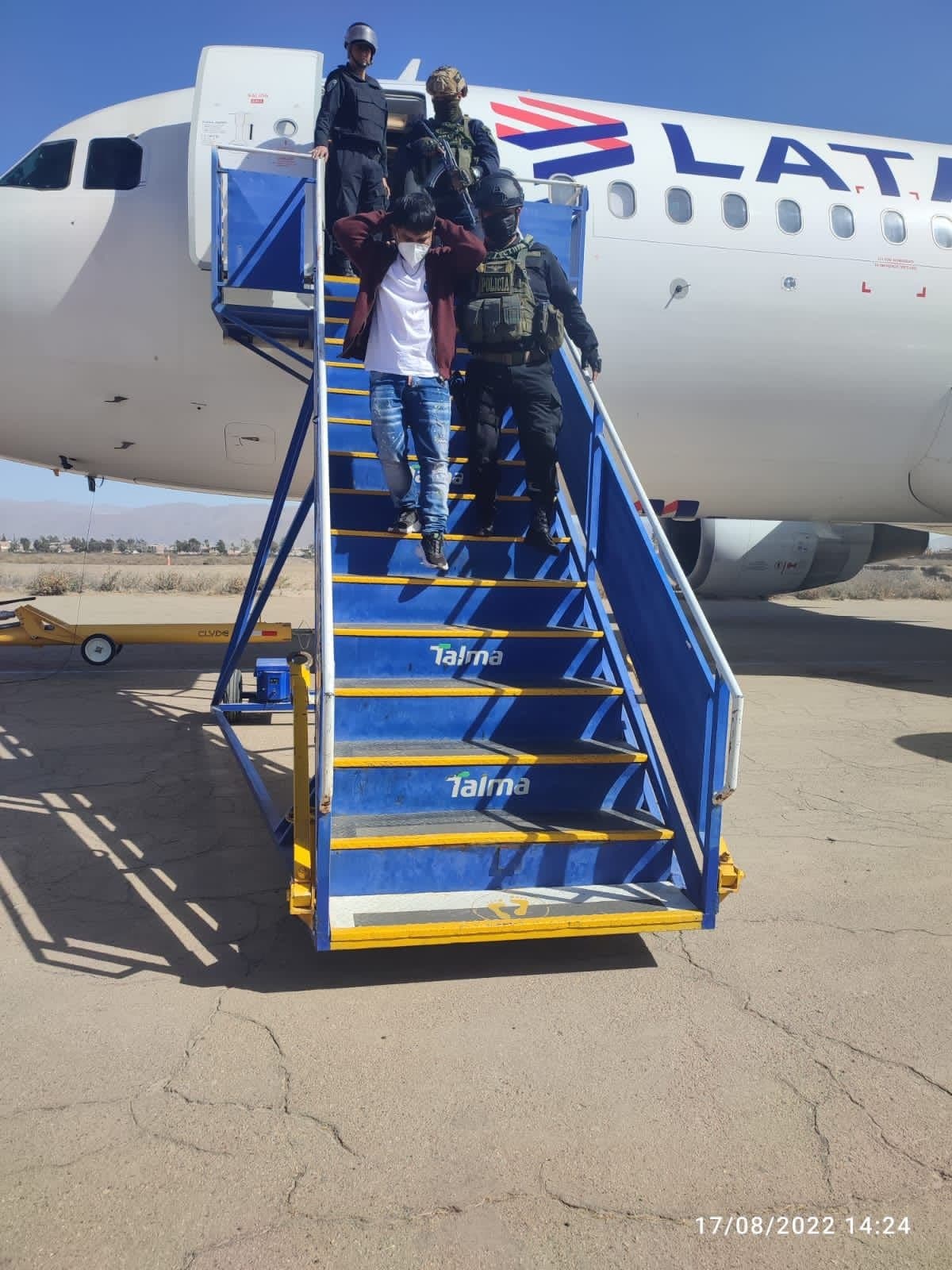 Amenaza de bomba en avión movilizó a más de 30 agentes