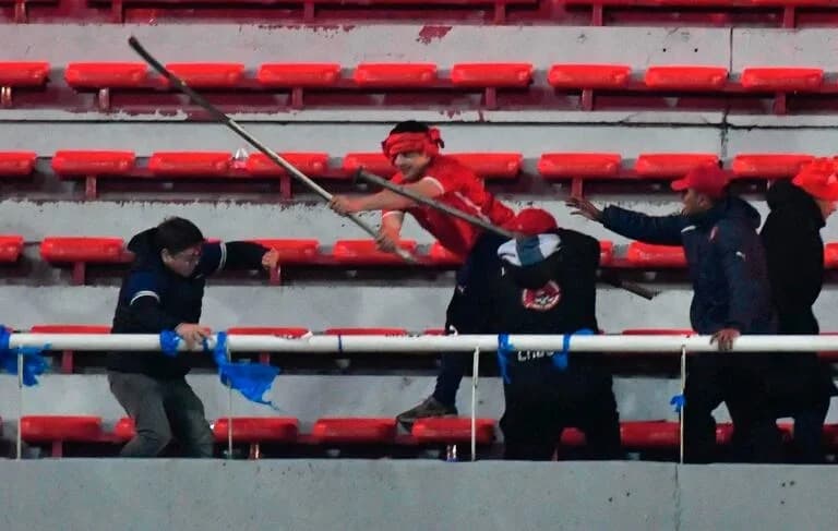 Conmebol evalúa sanciones inéditas para Independiente y 'U' de Chile