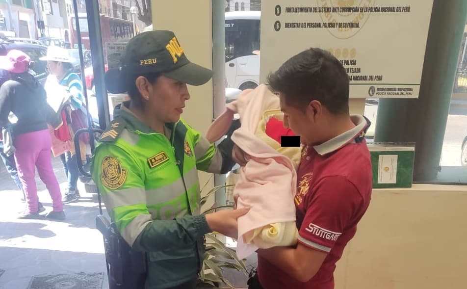 Bebé es abandonada por su madre en Cerro Colorado