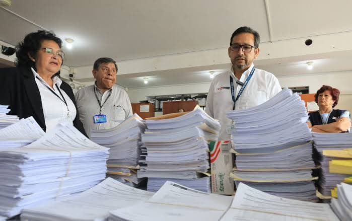 Gobernadores rechazan retorno de salud y educación a Lima