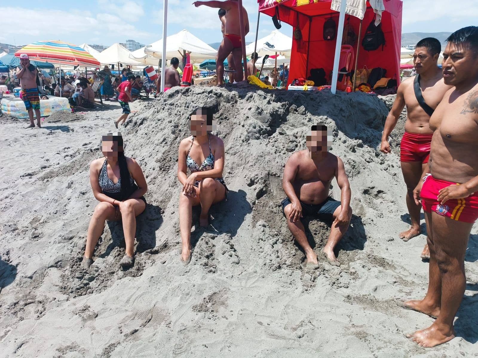Rescatan a 18 veraneantes que ingresaron a playas de Mollendo