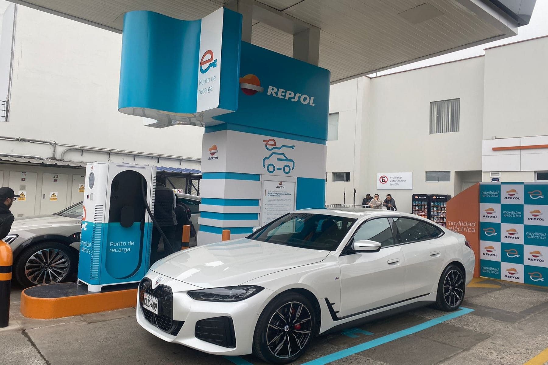 Piden que cada grifo tendría punto de recarga eléctrica