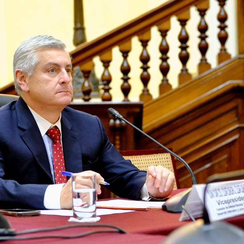 Comisión de Ética abordará tres denuncias contra Lizarzaburu