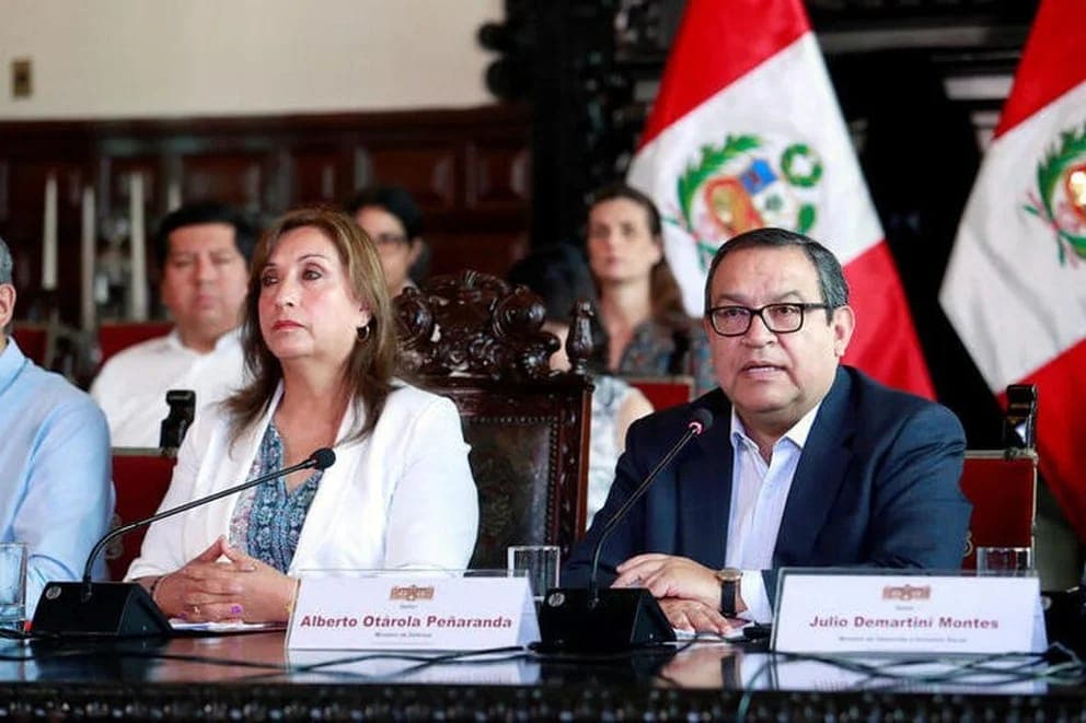 Denuncian penalmente a Dina Boluarte y Alberto Otárola