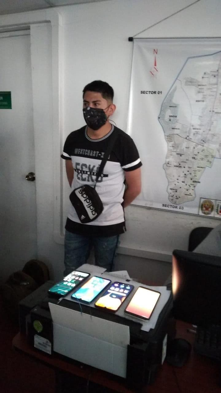 Capturan a sujeto con celulares robados