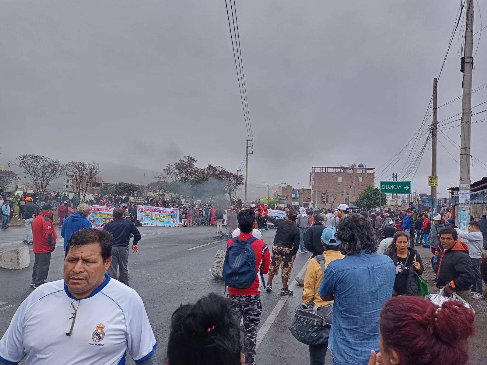 Pescadores artesanales protestan contra Repsol en la Panamericana Norte