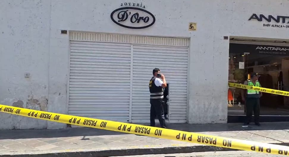 Delincuente armado roba en joyería del Cercado