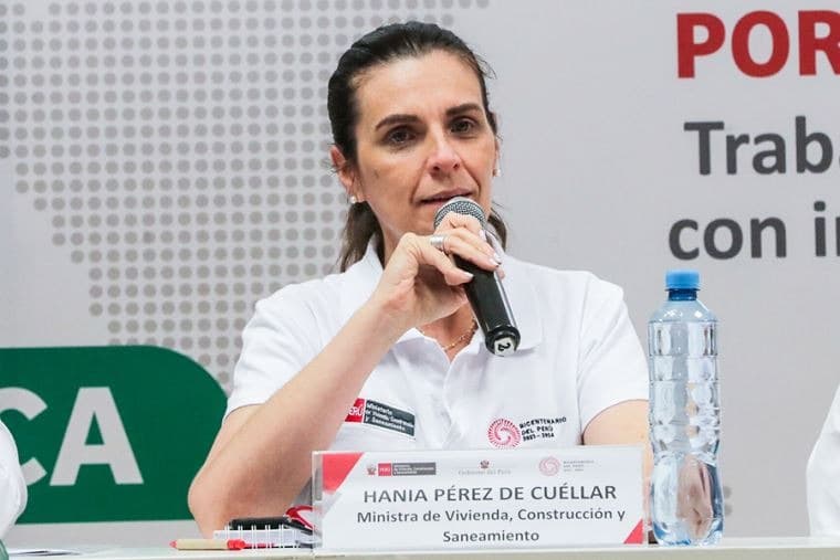 Ministra de Vivienda pide "rezar" para que autoridades no roben
