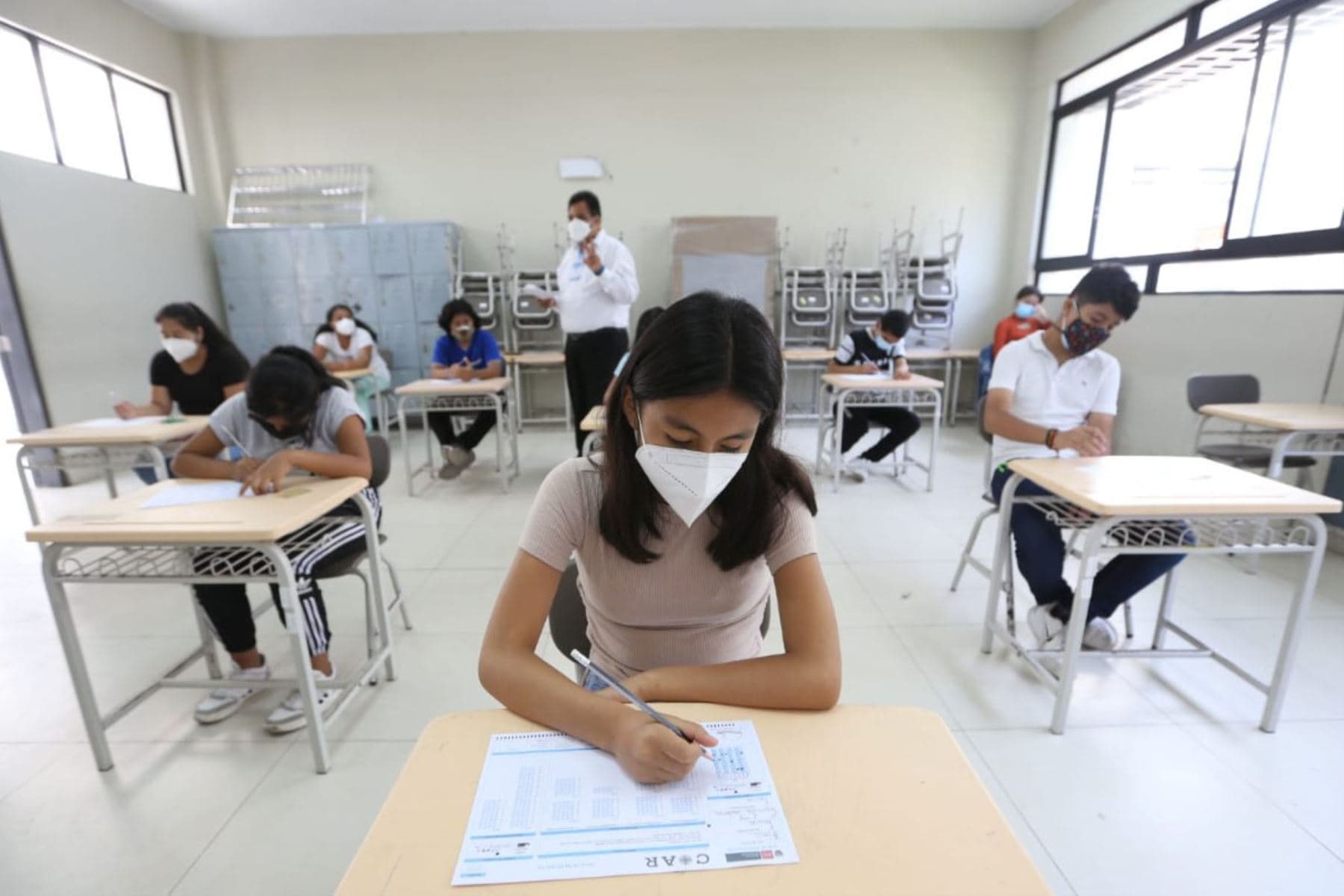 Aforo al 100 % en colegios dependerá de vacunación de docentes y estudiantes