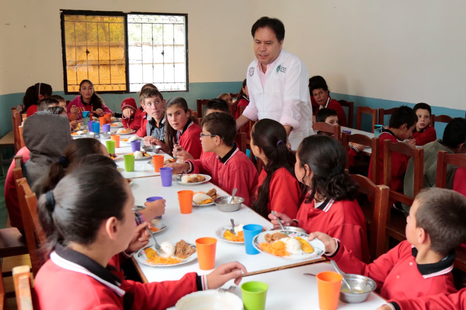 Padres se suman a reuniones sobre educación alimentaria en colegios