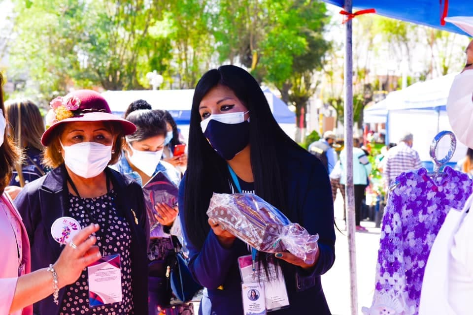 Arequipa: 40 Emprendedoras participan en expoferia en la plaza las Américas.