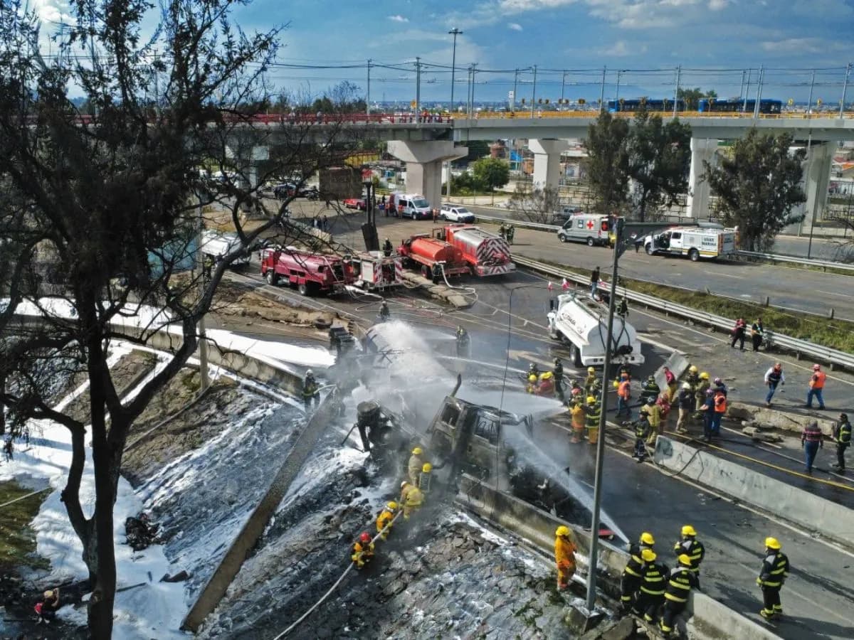 Suben a 6 los fallecidos tras la explosión de un camión de gas en México