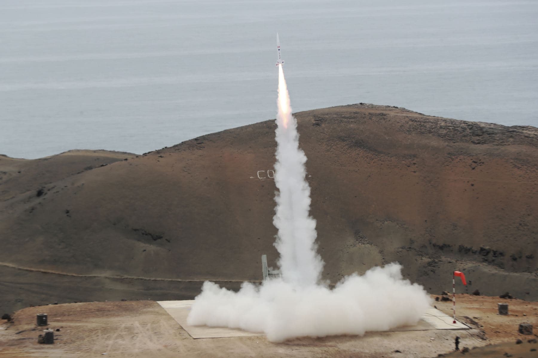Lanzan cohete espacial peruano