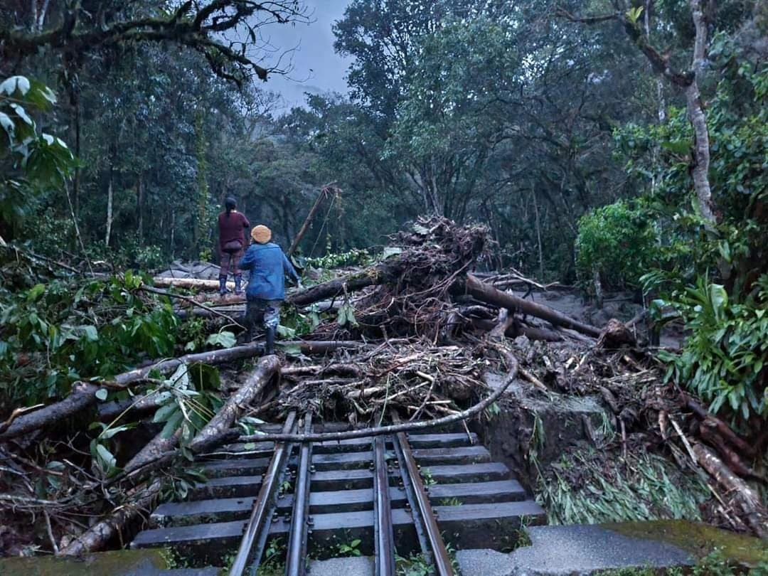 Caída de huaico afectó vía férrea en Machu Picchu y hay desaparecidos