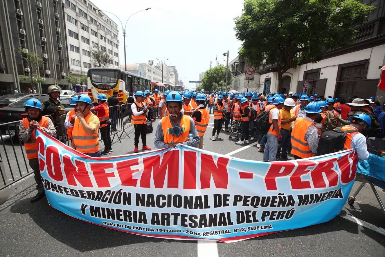 Mineros artesanales suspenden paro para iniciar mesa de diálogo