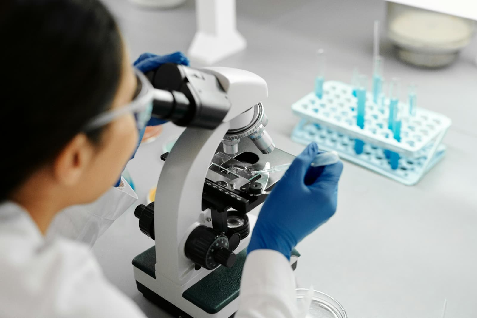 Lanzan becas de doctorado por el Día de la Mujer