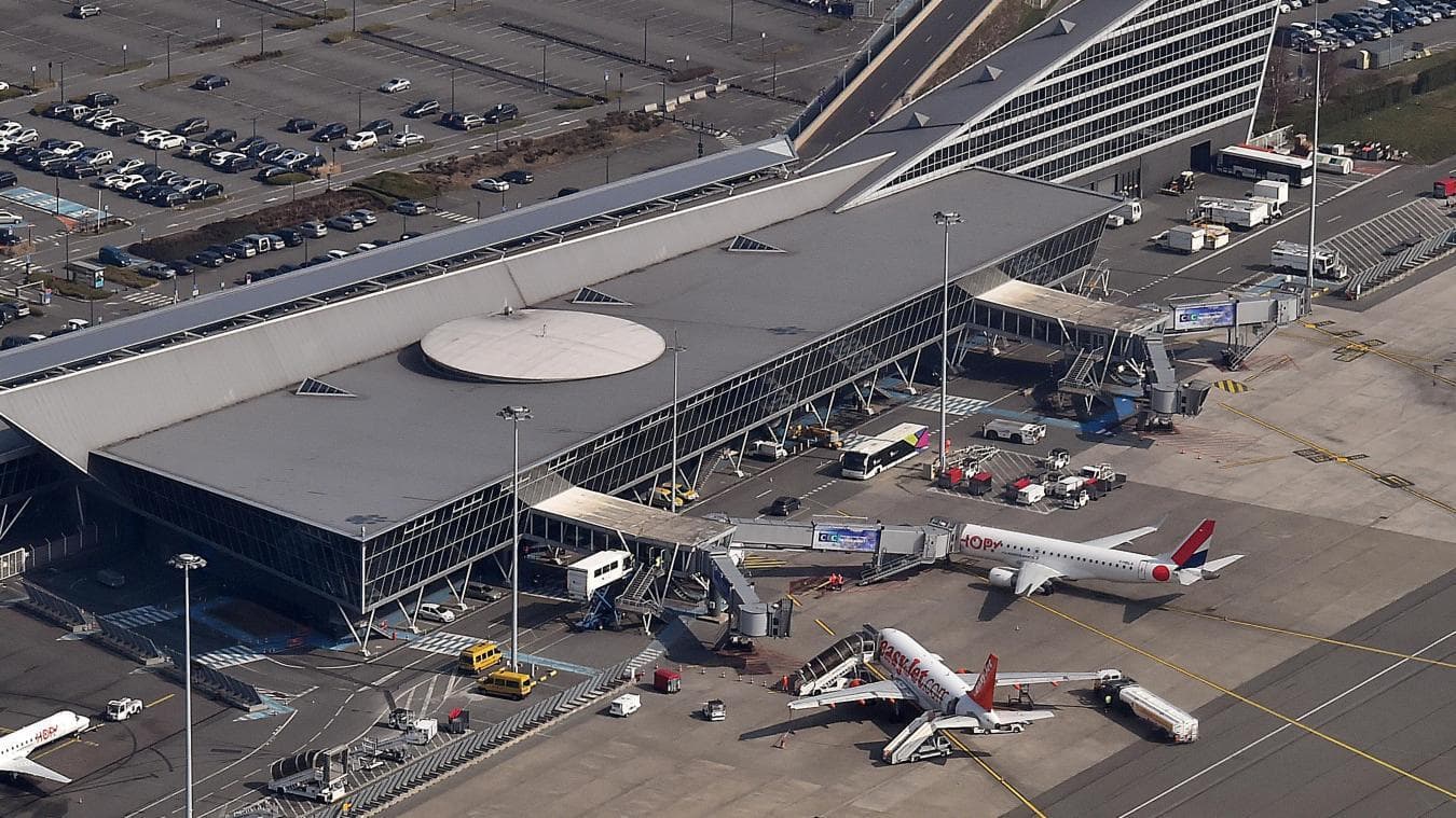 Evacuaron varios aeropuertos en Francia por amenazas de bomba