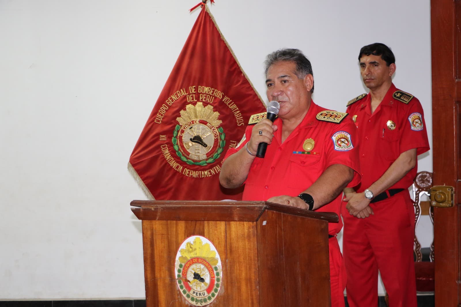 Bomberos voluntarios garantizan atención pese a paro