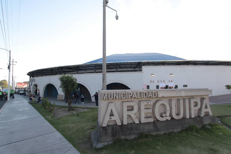 Coliseo Arequipa sin agua ni luz