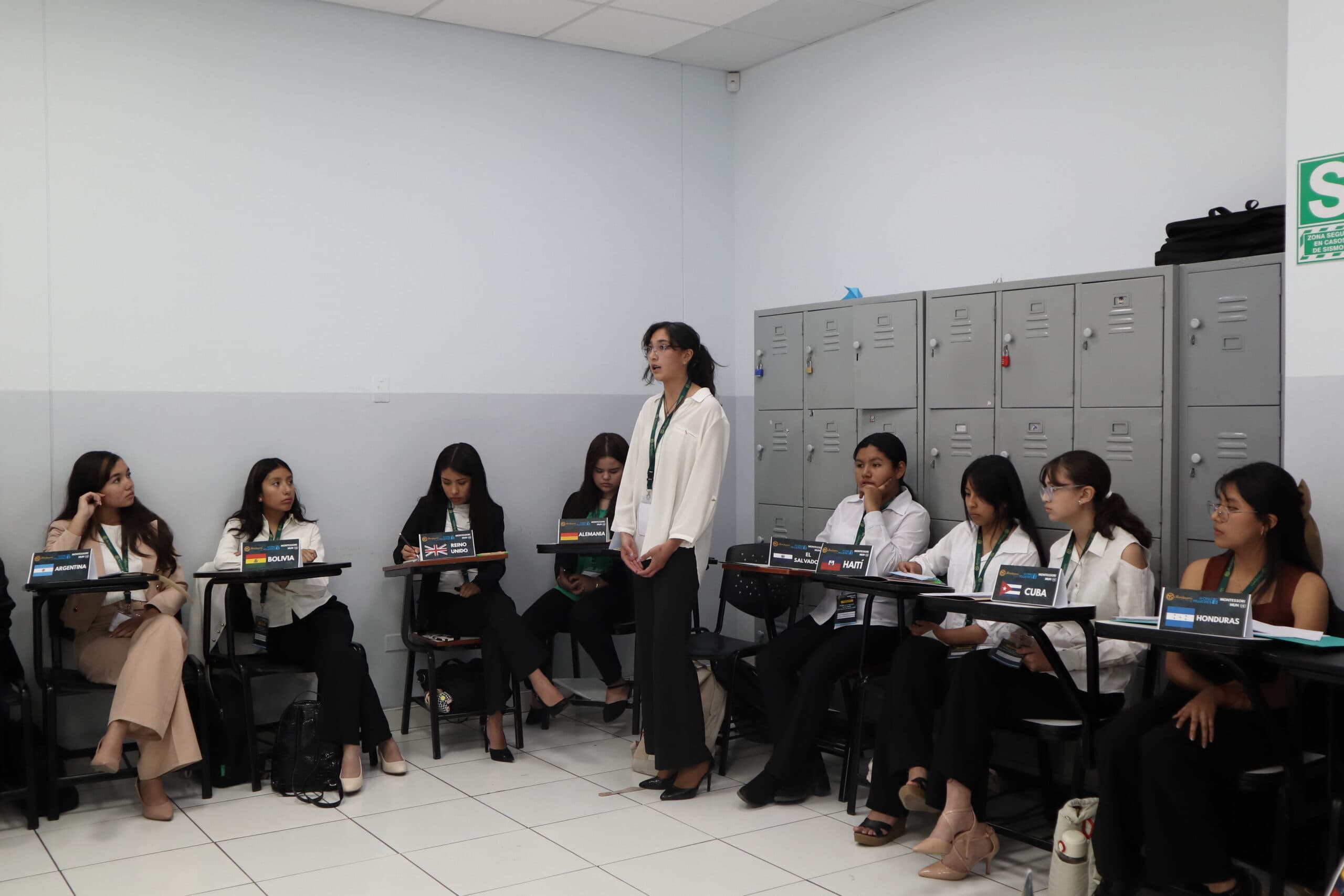 Escolares debatieron temas globales en Montessori MUN