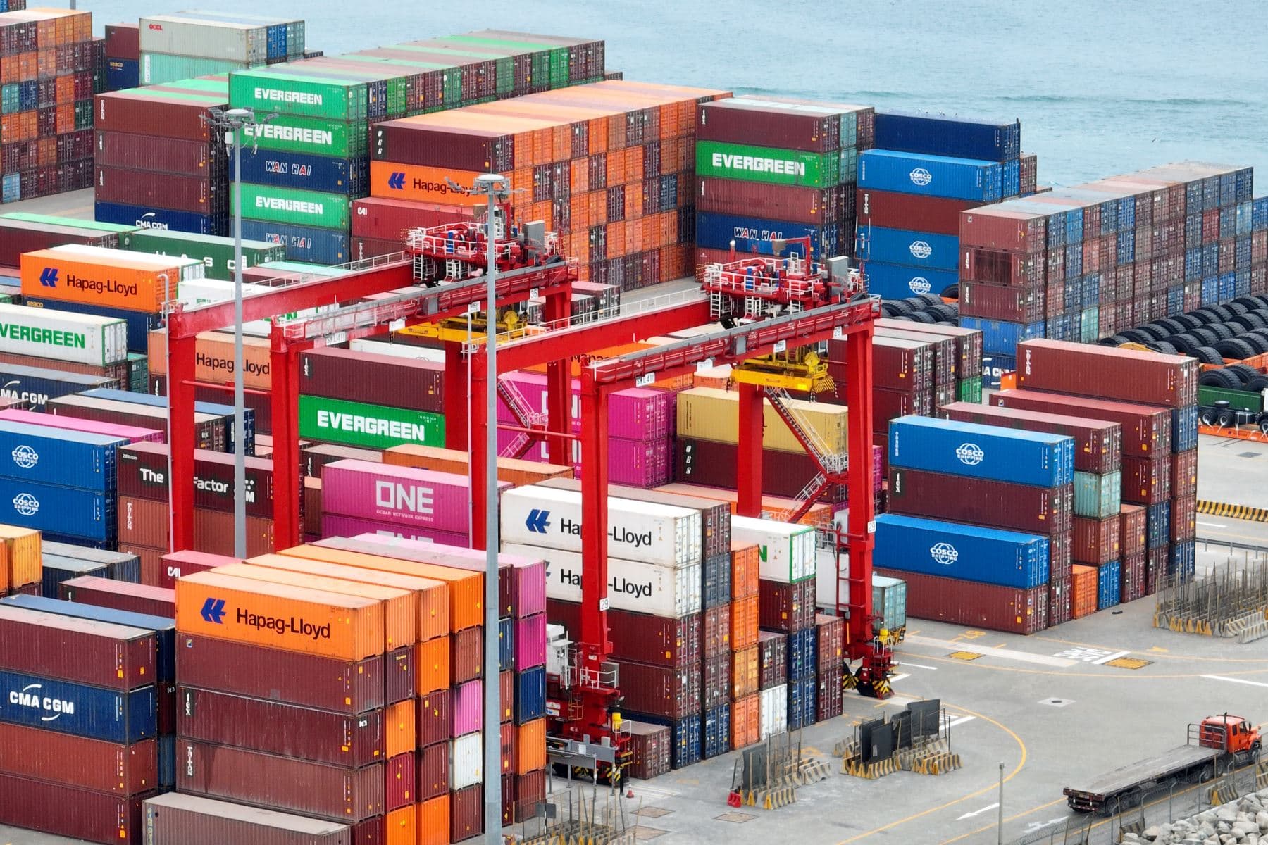 Importaciones peruanas registran su mayor crecimiento en 26 años