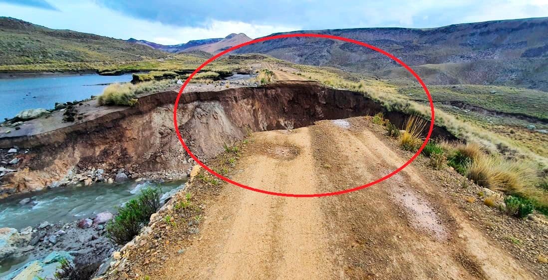 Colapso de vía en Caylloma deja a 300 pobladores incomunicados