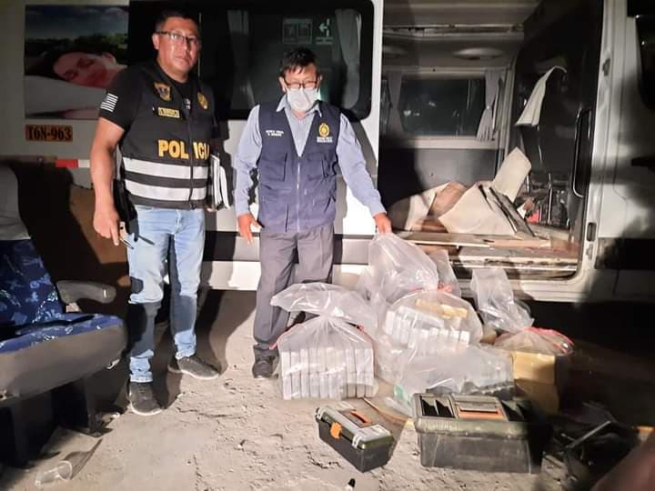 Intervienen vehículo que camuflaba 112 paquetes de droga