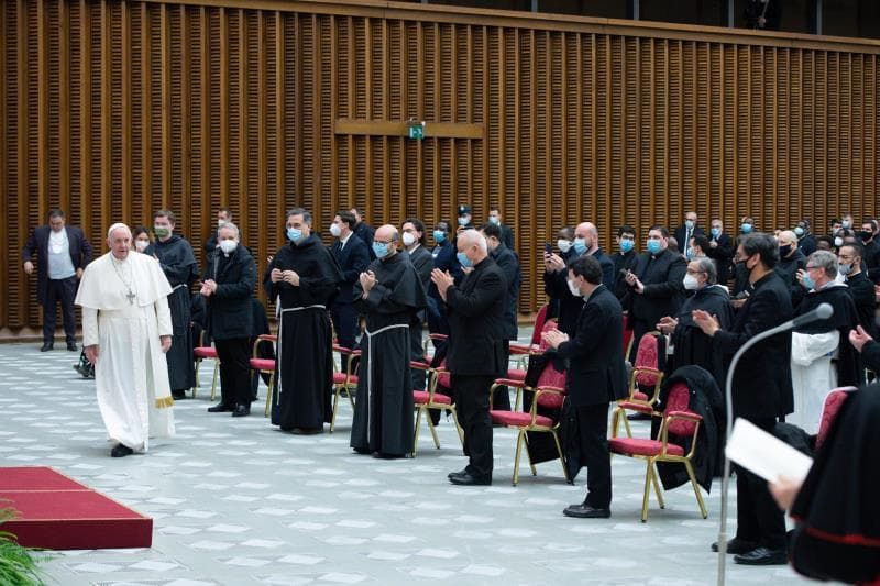 Vaticano: Piden más donaciones para contener la crisis económica