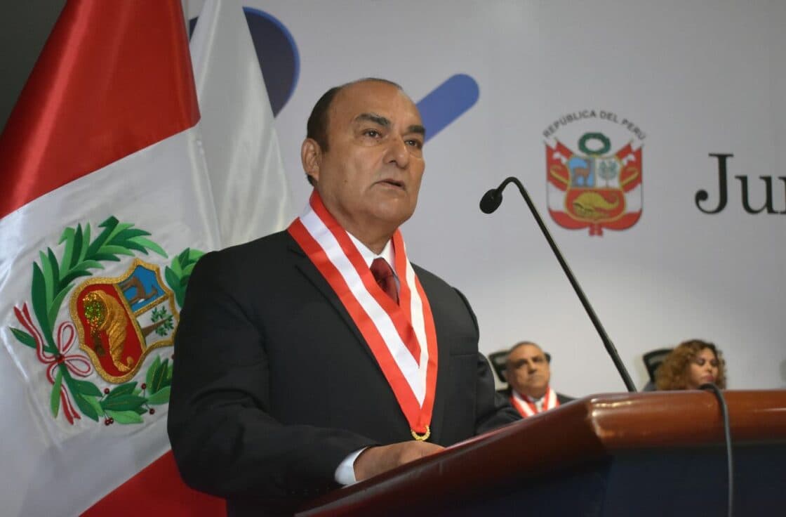 JNJ admite pedido de vacancia contra Gino Ríos por sentencia