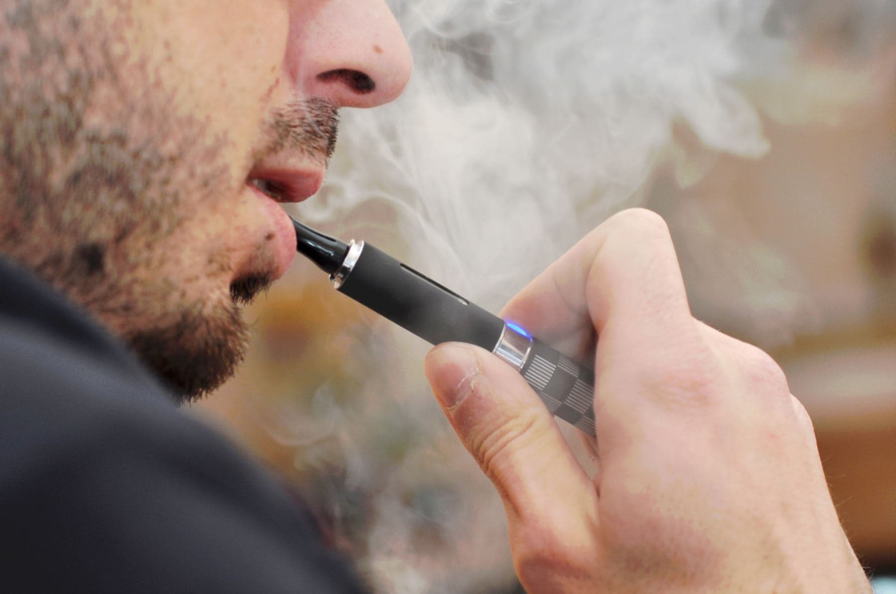 Uso de cigarrillo electrónico aumenta en los jóvenes peruanos