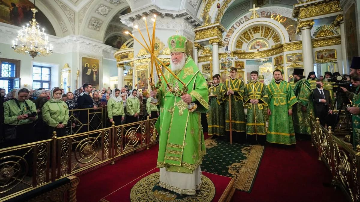 Ucrania prohíbe funcionamiento de iglesia ligada a Rusia