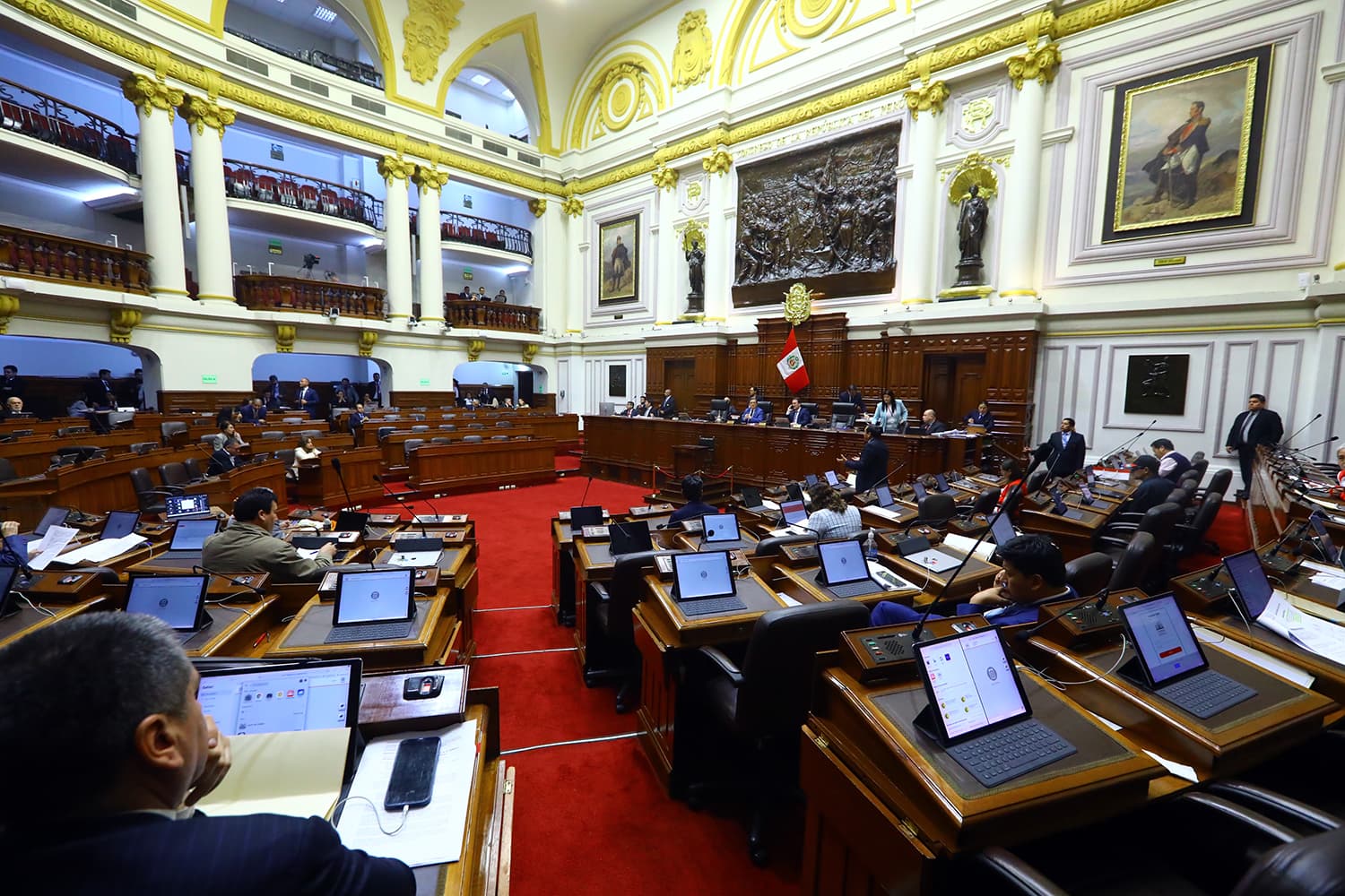 Congreso tiene más presupuesto que sectores de salud y educación