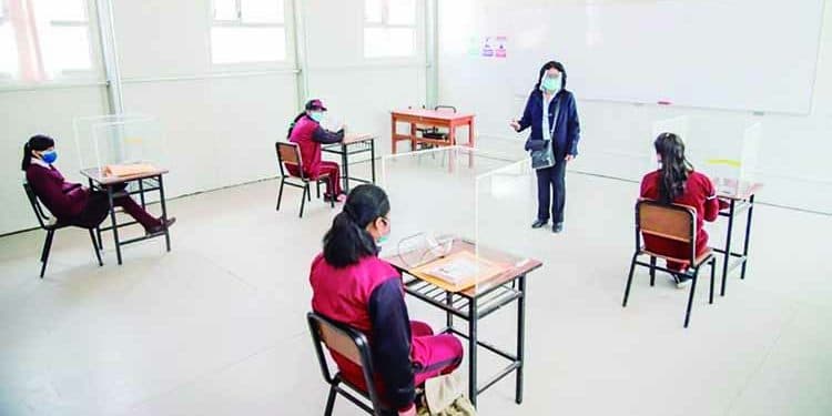 Majes: Colegios privados obligan a alumnos a asistir a clases